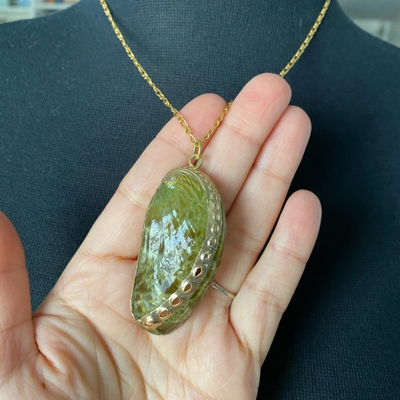 Seashell necklace - Picture 3 of 3